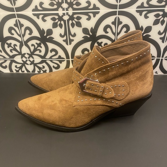 Newww!!Seven7 Dallas Faux Suede Ankle Boot Size 10 - Picture 6 of 10